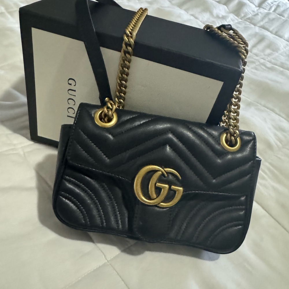 Black and Gold Marmont Shoulder Bag